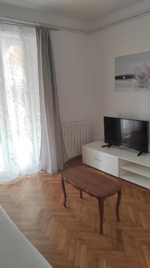 Appartement App Karmen With Free Parkig à Poreč Extérieur photo