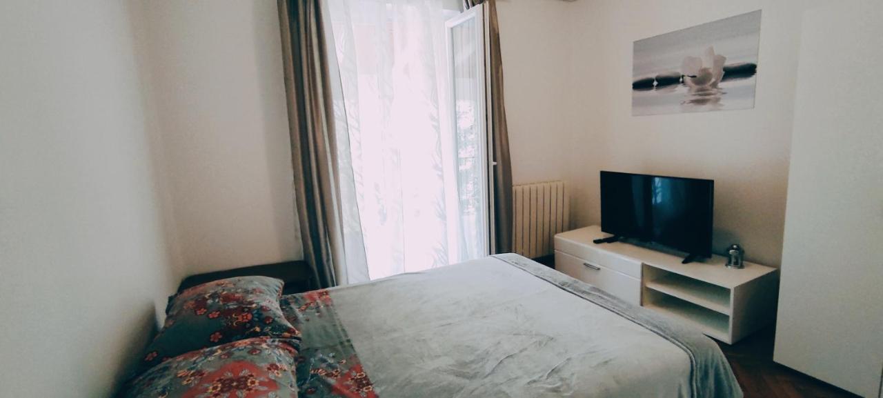 Appartement App Karmen With Free Parkig à Poreč Extérieur photo