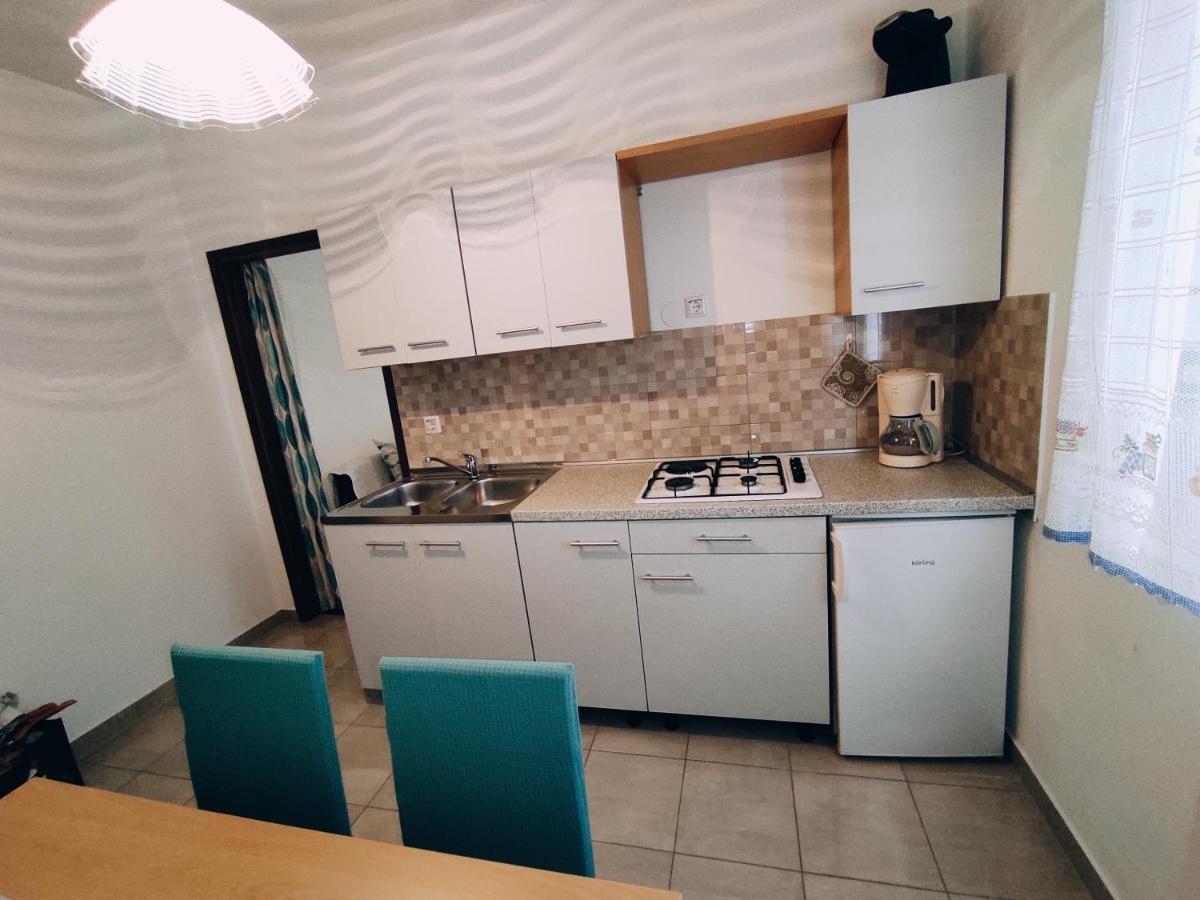 Appartement App Karmen With Free Parkig à Poreč Extérieur photo
