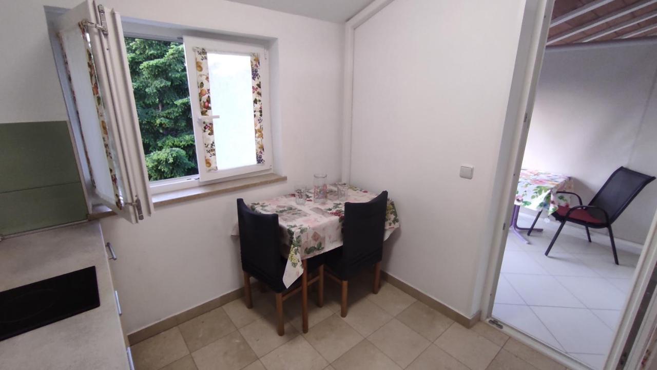 Appartement App Karmen With Free Parkig à Poreč Extérieur photo