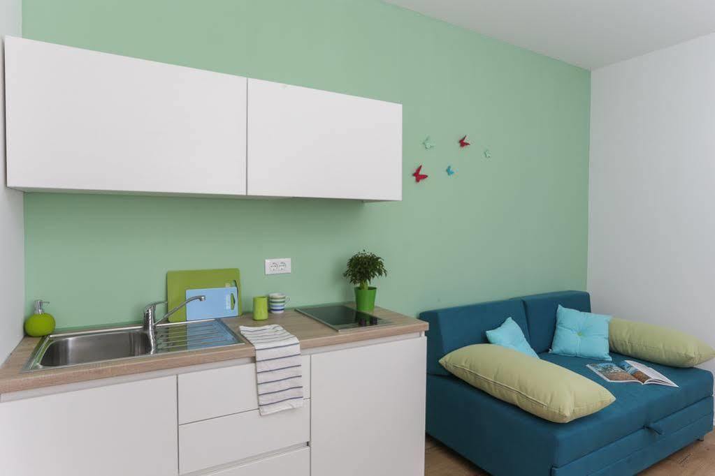 Appartement App Karmen With Free Parkig à Poreč Extérieur photo